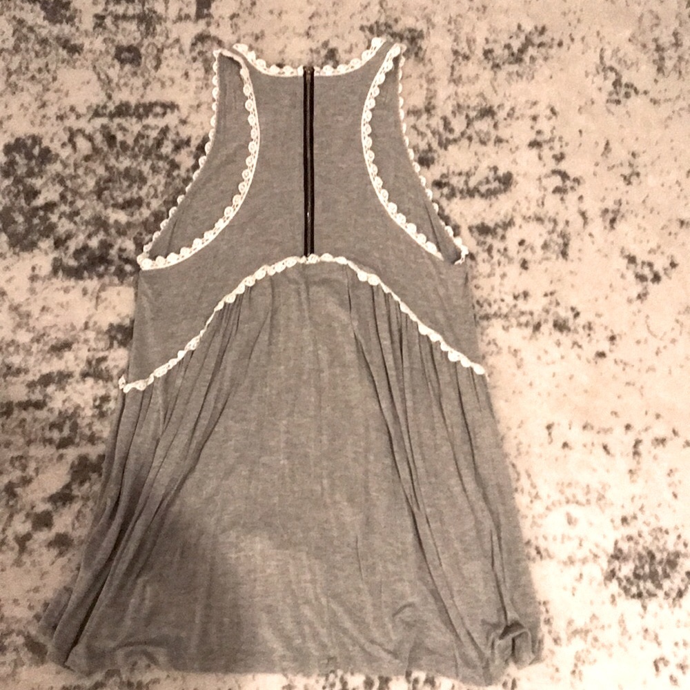 Grey Tank - Picture 3 of 3